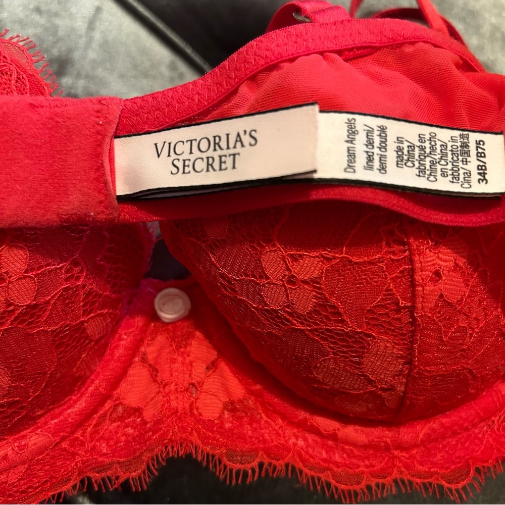 Victoria’s Secret bra - Picture 6 of 10